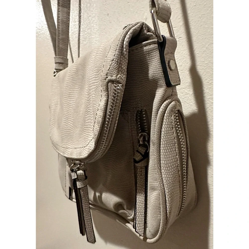 BUCKLE‎ Violet Ray Textured Crossbody Purse - Cream
